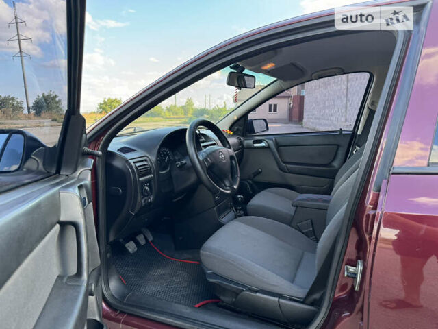 Красный Опель Астра, объемом двигателя 1.4 л и пробегом 183 тыс. км за 4200 $, фото 11 на Automoto.ua