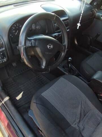 Красный Опель Астра, объемом двигателя 1.4 л и пробегом 297 тыс. км за 2500 $, фото 4 на Automoto.ua