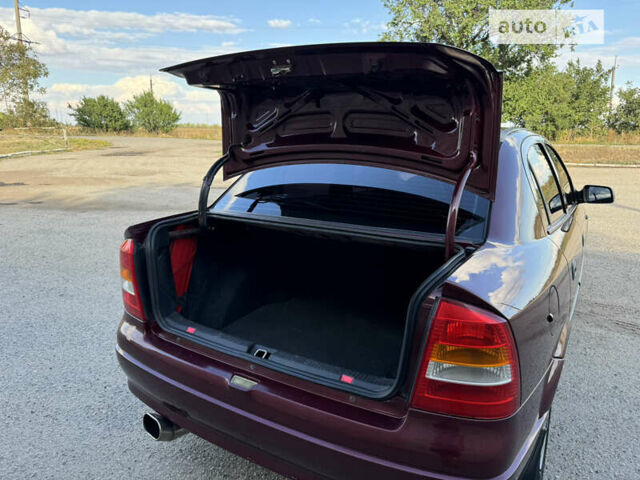 Красный Опель Астра, объемом двигателя 1.4 л и пробегом 183 тыс. км за 4200 $, фото 13 на Automoto.ua