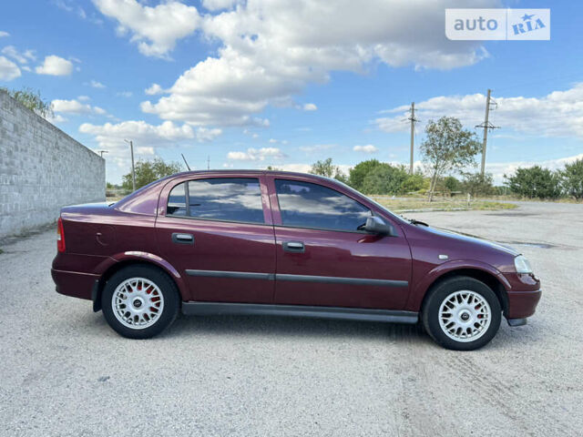 Красный Опель Астра, объемом двигателя 1.4 л и пробегом 183 тыс. км за 4200 $, фото 6 на Automoto.ua