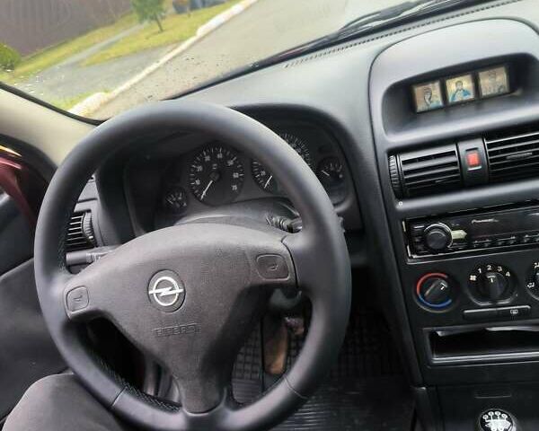 Красный Опель Астра, объемом двигателя 1.36 л и пробегом 327 тыс. км за 2900 $, фото 8 на Automoto.ua