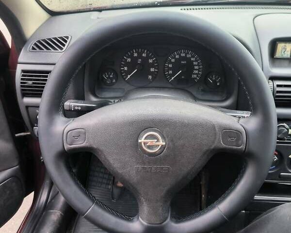 Красный Опель Астра, объемом двигателя 1.36 л и пробегом 327 тыс. км за 2900 $, фото 7 на Automoto.ua