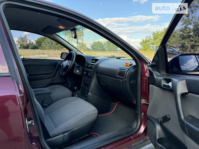 Красный Опель Астра, объемом двигателя 1.4 л и пробегом 183 тыс. км за 4200 $, фото 12 на Automoto.ua