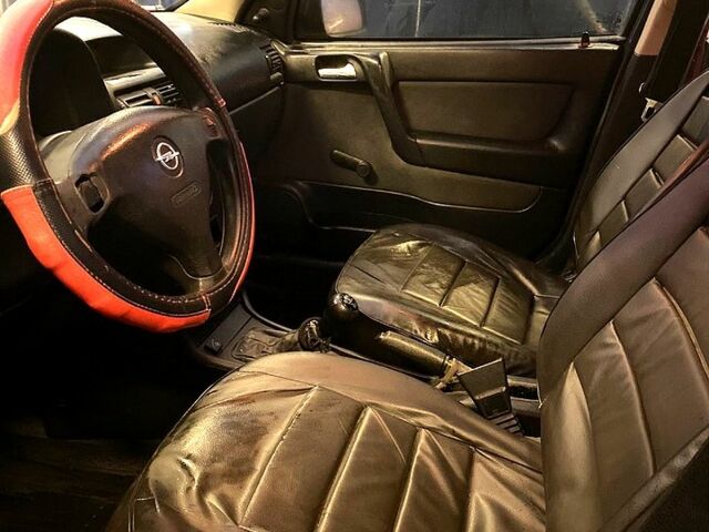 Красный Опель Астра, объемом двигателя 1.4 л и пробегом 313 тыс. км за 3800 $, фото 9 на Automoto.ua