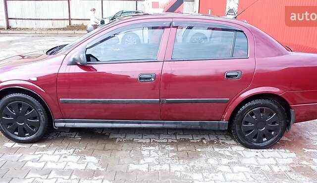 Красный Опель Астра, объемом двигателя 1.4 л и пробегом 207 тыс. км за 2600 $, фото 1 на Automoto.ua