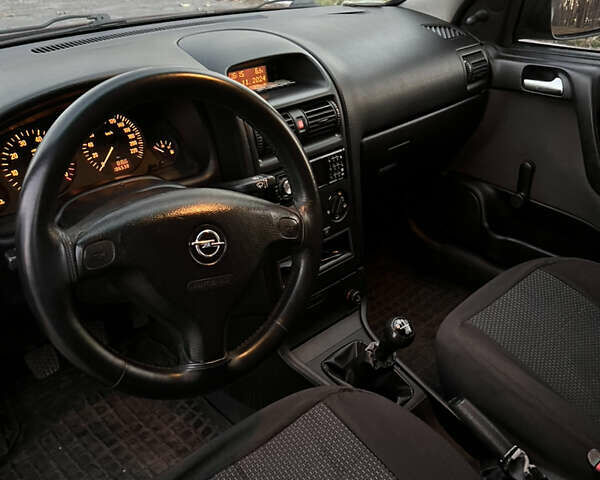 Красный Опель Астра, объемом двигателя 1.39 л и пробегом 187 тыс. км за 4800 $, фото 6 на Automoto.ua