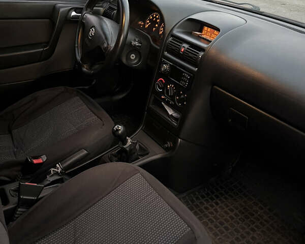 Красный Опель Астра, объемом двигателя 1.39 л и пробегом 187 тыс. км за 4800 $, фото 7 на Automoto.ua