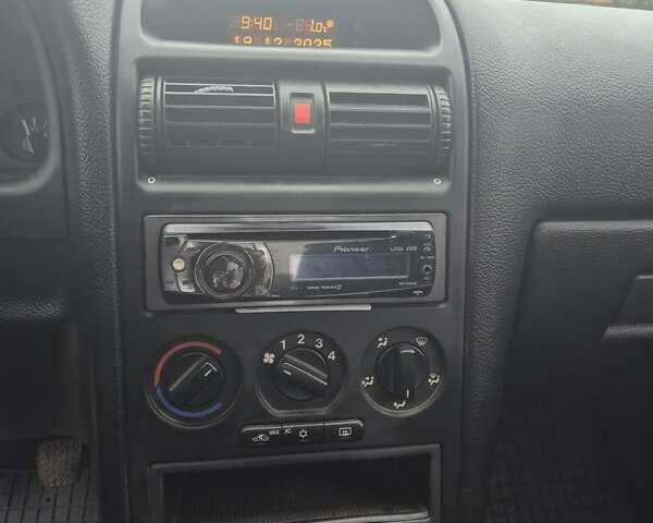 Красный Опель Астра, объемом двигателя 1.4 л и пробегом 233 тыс. км за 3800 $, фото 12 на Automoto.ua