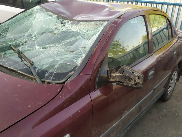 Красный Опель Астра, объемом двигателя 1 л и пробегом 180 тыс. км за 1500 $, фото 3 на Automoto.ua