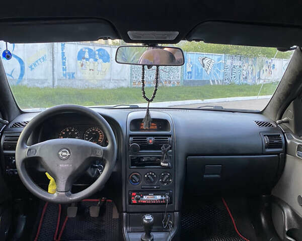Красный Опель Астра, объемом двигателя 1.36 л и пробегом 173 тыс. км за 5500 $, фото 6 на Automoto.ua