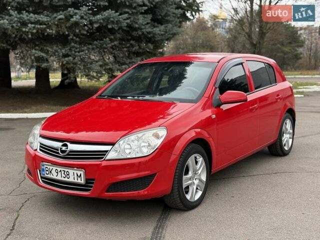 Красный Опель Астра, объемом двигателя 1.8 л и пробегом 215 тыс. км за 4950 $, фото 1 на Automoto.ua