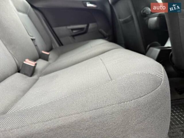 Красный Опель Астра, объемом двигателя 1.8 л и пробегом 215 тыс. км за 4950 $, фото 40 на Automoto.ua