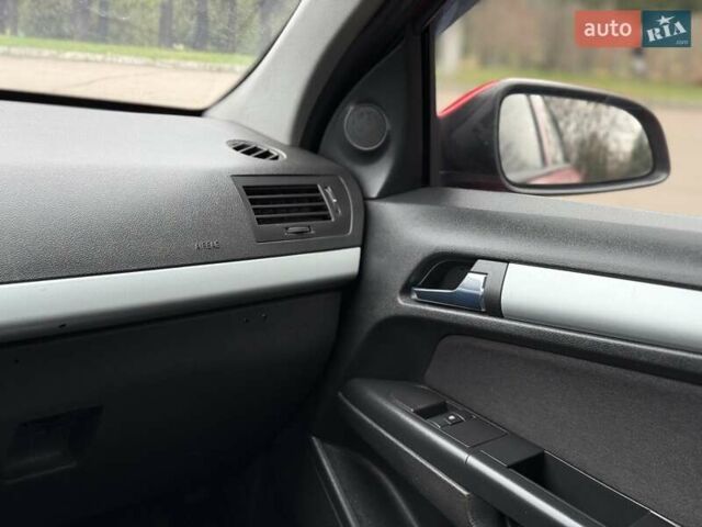 Красный Опель Астра, объемом двигателя 1.8 л и пробегом 215 тыс. км за 4950 $, фото 61 на Automoto.ua