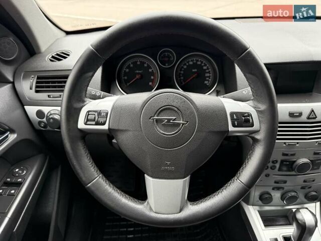 Красный Опель Астра, объемом двигателя 1.8 л и пробегом 215 тыс. км за 4950 $, фото 63 на Automoto.ua