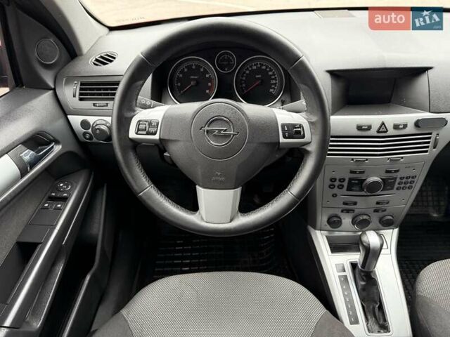 Красный Опель Астра, объемом двигателя 1.8 л и пробегом 215 тыс. км за 4950 $, фото 62 на Automoto.ua