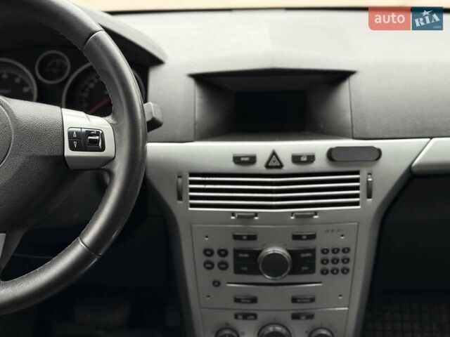 Красный Опель Астра, объемом двигателя 1.8 л и пробегом 215 тыс. км за 4950 $, фото 60 на Automoto.ua