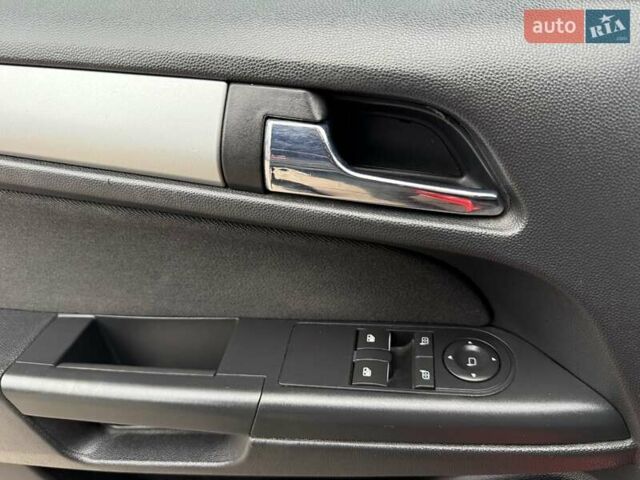 Красный Опель Астра, объемом двигателя 1.8 л и пробегом 215 тыс. км за 4950 $, фото 56 на Automoto.ua