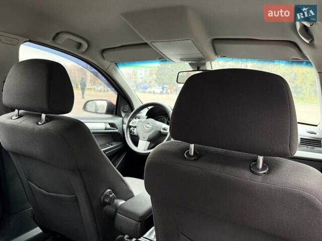 Красный Опель Астра, объемом двигателя 1.8 л и пробегом 215 тыс. км за 4950 $, фото 43 на Automoto.ua