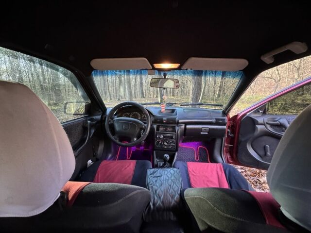 Красный Опель Астра, объемом двигателя 1.7 л и пробегом 413 тыс. км за 2450 $, фото 12 на Automoto.ua