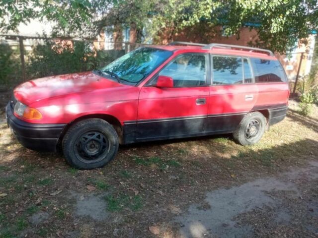 Красный Опель Астра, объемом двигателя 1.6 л и пробегом 300 тыс. км за 1000 $, фото 1 на Automoto.ua