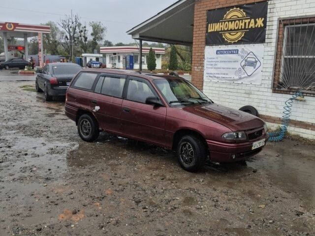 Красный Опель Астра, объемом двигателя 0 л и пробегом 70 тыс. км за 850 $, фото 2 на Automoto.ua