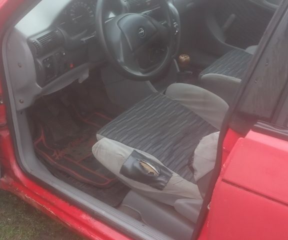 Красный Опель Астра, объемом двигателя 1.6 л и пробегом 400 тыс. км за 650 $, фото 3 на Automoto.ua