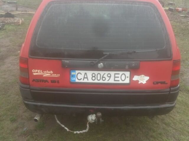 Красный Опель Астра, объемом двигателя 1.6 л и пробегом 400 тыс. км за 650 $, фото 5 на Automoto.ua