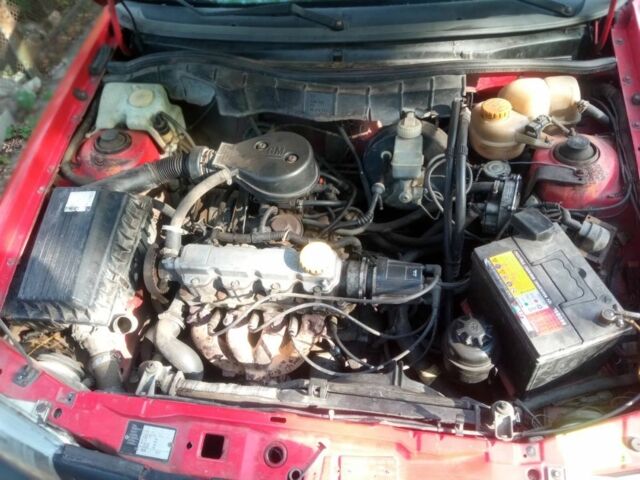 Красный Опель Астра, объемом двигателя 1.6 л и пробегом 300 тыс. км за 1000 $, фото 7 на Automoto.ua