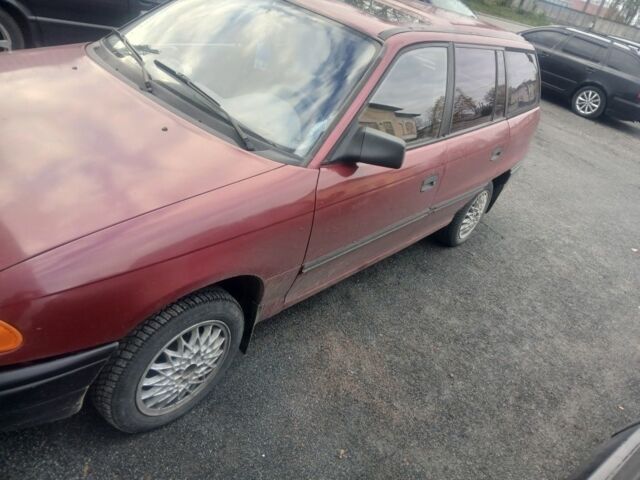 Красный Опель Астра, объемом двигателя 1.6 л и пробегом 307 тыс. км за 1800 $, фото 1 на Automoto.ua