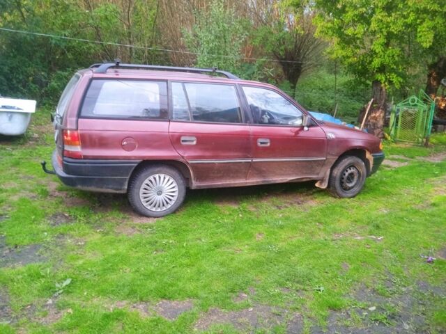 Червоний Опель Астра, об'ємом двигуна 1.6 л та пробігом 260 тис. км за 1100 $, фото 4 на Automoto.ua