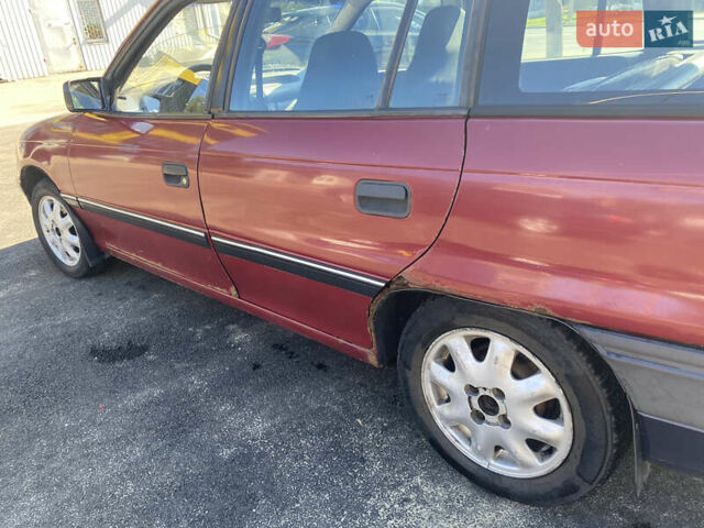 Красный Опель Астра, объемом двигателя 1.6 л и пробегом 350 тыс. км за 1700 $, фото 5 на Automoto.ua