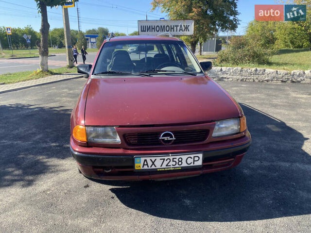 Красный Опель Астра, объемом двигателя 1.6 л и пробегом 350 тыс. км за 1700 $, фото 9 на Automoto.ua