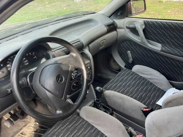 Червоний Опель Астра, об'ємом двигуна 1.6 л та пробігом 373 тис. км за 600 $, фото 2 на Automoto.ua