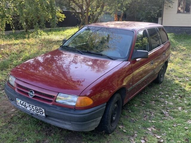 Красный Опель Астра, объемом двигателя 1.4 л и пробегом 200 тыс. км за 1160 $, фото 1 на Automoto.ua