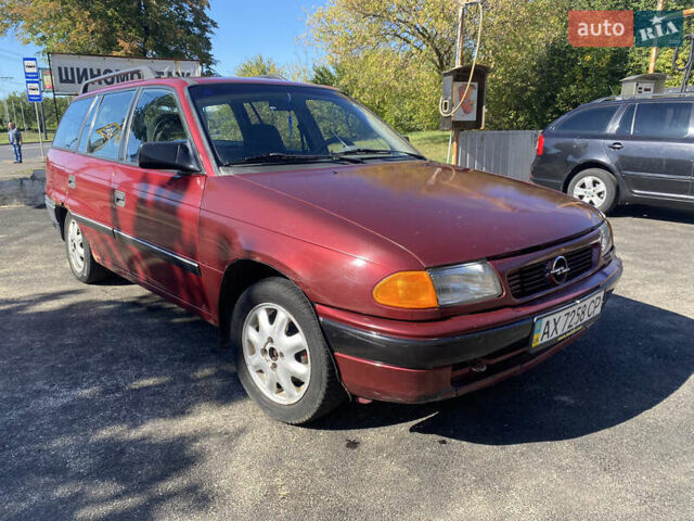 Красный Опель Астра, объемом двигателя 1.6 л и пробегом 350 тыс. км за 1700 $, фото 2 на Automoto.ua