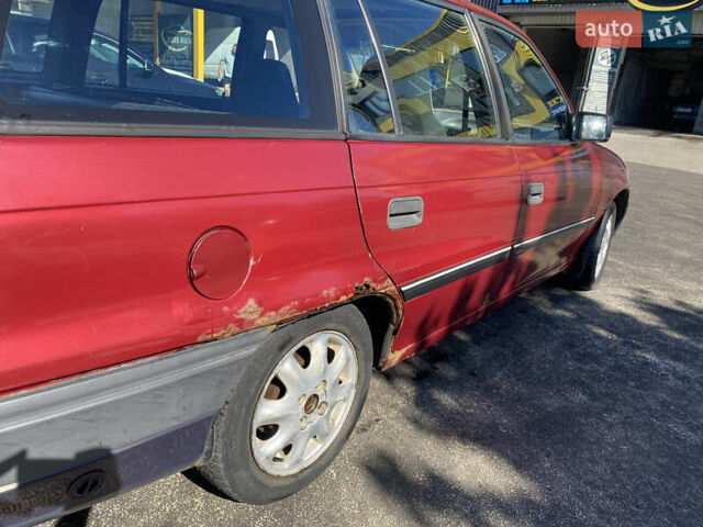 Красный Опель Астра, объемом двигателя 1.6 л и пробегом 350 тыс. км за 1700 $, фото 4 на Automoto.ua