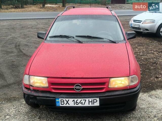 Красный Опель Астра, объемом двигателя 1.4 л и пробегом 294 тыс. км за 1250 $, фото 1 на Automoto.ua