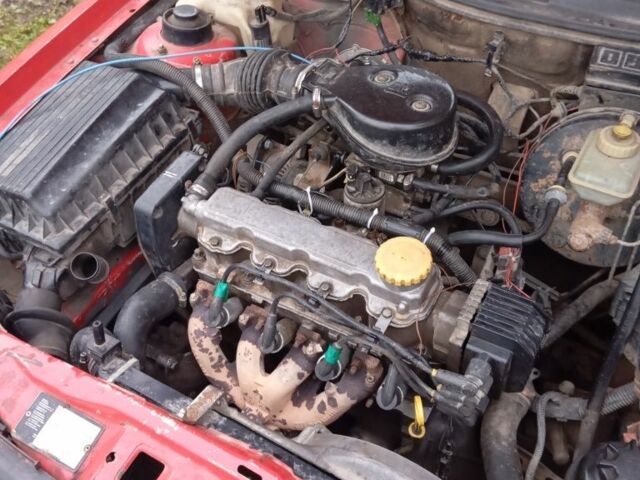 Красный Опель Астра, объемом двигателя 1.6 л и пробегом 310 тыс. км за 1250 $, фото 2 на Automoto.ua