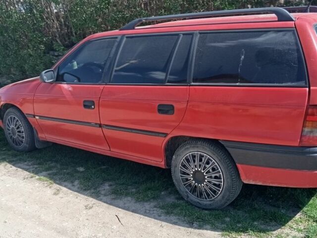 Красный Опель Астра, объемом двигателя 1.6 л и пробегом 310 тыс. км за 1250 $, фото 6 на Automoto.ua