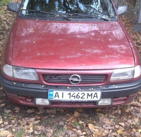 Опель Астра 1997 в Черкассах на Automoto.ua Красный Опель Астра, объемом двигателя 1.4 л и пробегом 257 тыс. км за 1097 $, фото 2 на Automoto.ua