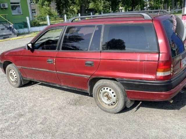 Опель Астра 1997 в Черкассах на Automoto.ua Красный Опель Астра, объемом двигателя 1.4 л и пробегом 257 тыс. км за 1097 $, фото 4 на Automoto.ua