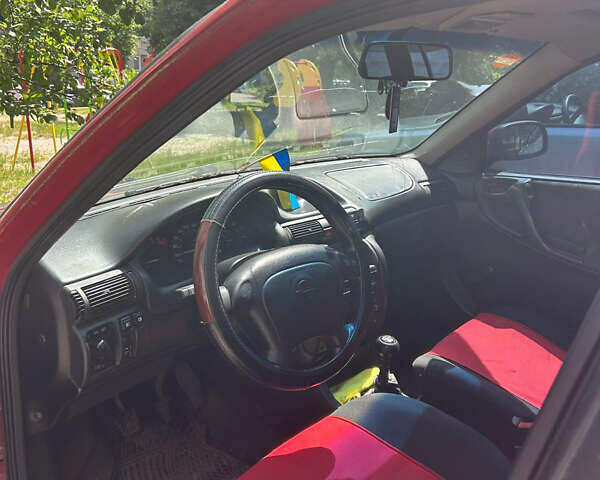 Червоний Опель Астра, об'ємом двигуна 1.6 л та пробігом 388 тис. км за 1900 $, фото 7 на Automoto.ua