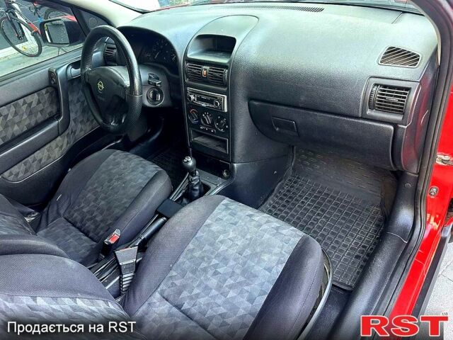 Красный Опель Астра, объемом двигателя 1.6 л и пробегом 300 тыс. км за 2550 $, фото 6 на Automoto.ua