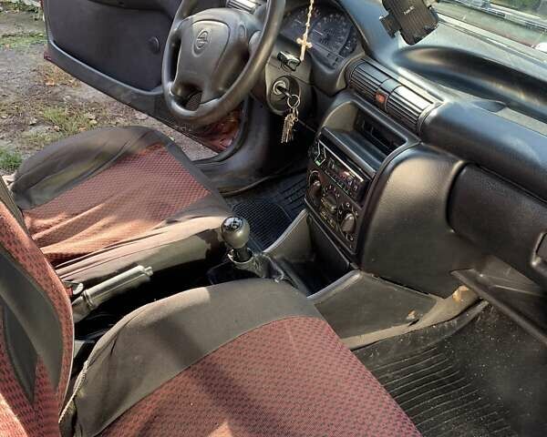 Красный Опель Астра, объемом двигателя 1.6 л и пробегом 391 тыс. км за 2700 $, фото 6 на Automoto.ua