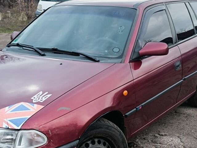 Красный Опель Астра, объемом двигателя 1.6 л и пробегом 400 тыс. км за 2000 $, фото 6 на Automoto.ua