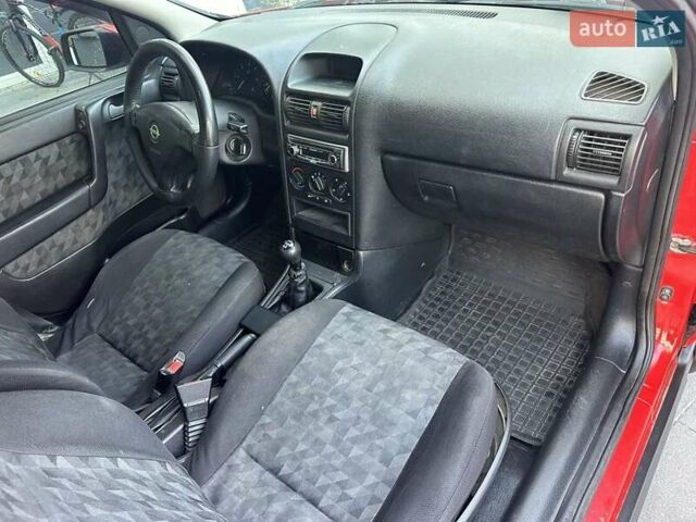 Красный Опель Астра, объемом двигателя 1.6 л и пробегом 250 тыс. км за 2700 $, фото 20 на Automoto.ua