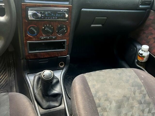 Червоний Опель Астра, об'ємом двигуна 1.6 л та пробігом 230 тис. км за 2100 $, фото 3 на Automoto.ua