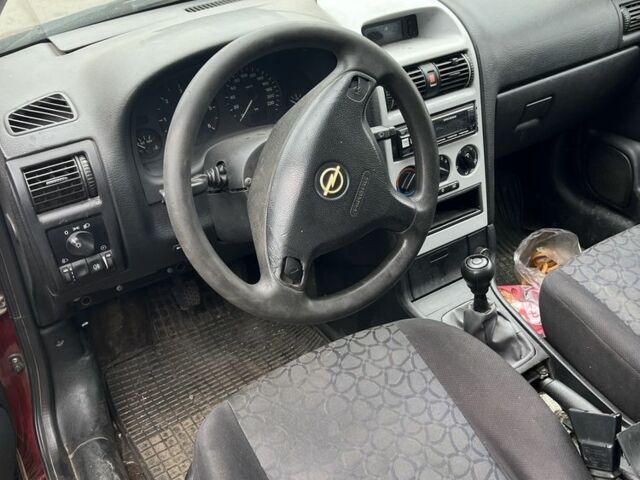 Красный Опель Астра, объемом двигателя 2 л и пробегом 80 тыс. км за 550 $, фото 4 на Automoto.ua