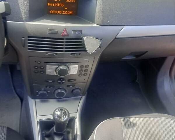 Красный Опель Астра, объемом двигателя 1.6 л и пробегом 220 тыс. км за 4300 $, фото 14 на Automoto.ua