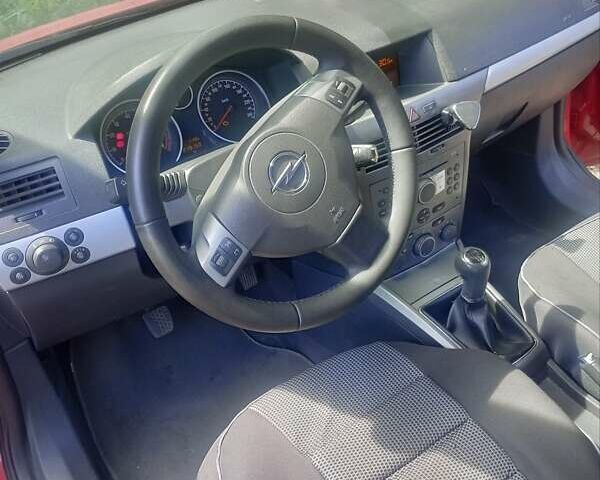 Красный Опель Астра, объемом двигателя 1.6 л и пробегом 220 тыс. км за 4300 $, фото 10 на Automoto.ua